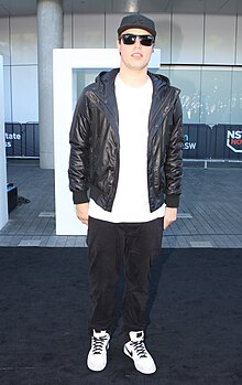 Illy (rapper) at Aria Awards 2013.jpg