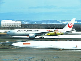 일본항공의 보잉 777-200 신도장