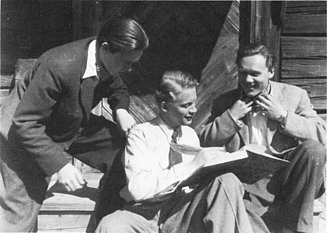 Vännerna Lars Ekborg, Bo Setterlind och Olof Thunberg. Tillsammans satte de upp Sture Jonsson Tre Dosor, i Thunbergs regi, sommaren 1945.