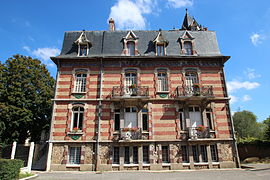 The town hall in Saulnières