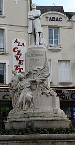 Monument à Paul Deschanel (1926), Nogent-le-Rotrou.