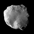 "Vloeiende" eienskappe op die oppervlak (Cassini, Januarie 2011).