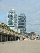 Hotel Arts (left) and Torre Mapfre (each 154 m (505 ft) in height) seen from Platja de la Barceloneta