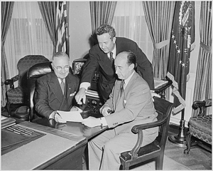 President Harry Truman (left), Democratic pres...
