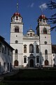 Die Turmspitzen der Klosterkirche krönt je ein lebensgroßer Posaunenengel