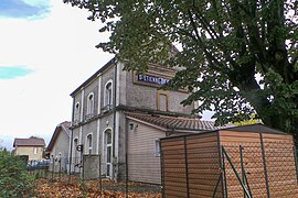 Le bâtiment voyageurs de l'ancienne gare de Saint-Étienne-de-Saint-Geoirs.