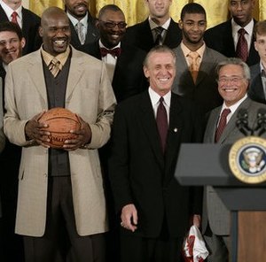 English: From the left: Shaquille O'Neal, Pat ...