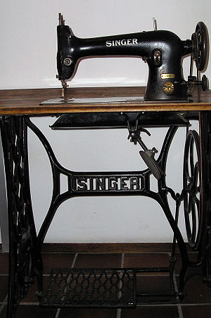 Singer sewing machine - 31K32