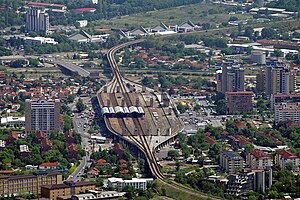 伏得諾山（英语：Vodno）所見的斯科普里火車站和汽車站