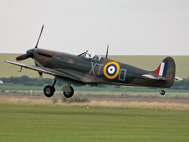 640px-Spitfire_IIA_P7350.jpg