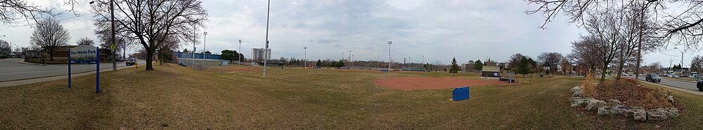 Stan Wadlow Park sur Cosburn Avenue