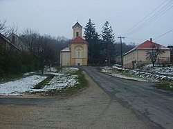 Ulice a kostel v Tápu