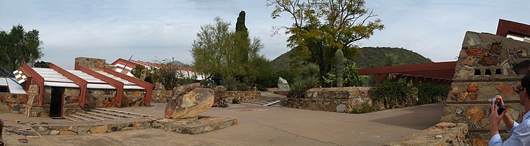 Frank Lloyd Wright office (left), main studio (right)