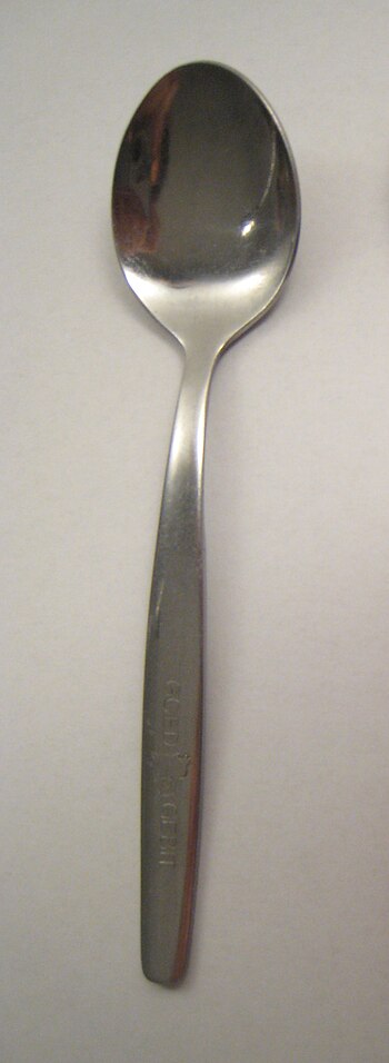 A teaspoon. The length is about 14 cm.