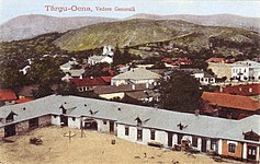 Vedere generală a orașului Târgu Ocna de la începutul secolului al XX-lea, în planul depărtat se află Sinagoga Mare (demolată în 1977) și în spatele acesteia Biserica Armenească.