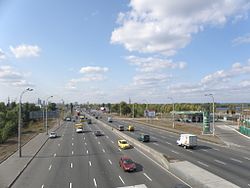 Вид на проспект Романа Шухевича с остановки скоростного трамвая (октябрь 2009 года)
