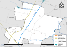 Carte en couleur présentant le réseau hydrographique de la commune