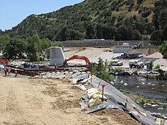 Construction of pedestrian bridge over the Los Angeles River