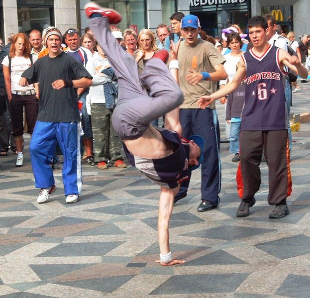 http://upload.wikimedia.org/wikipedia/commons/thumb/0/01/Breakdance.jpg/623px-Breakdance.jpg