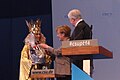 Bundeskanzlerin Angela Merkel erhält auf dem CSU-Parteitag am 12. Dezember 2014 in Nürnberg vom Nürnberger Christkind und Horst Seehofer ein Geschenk.