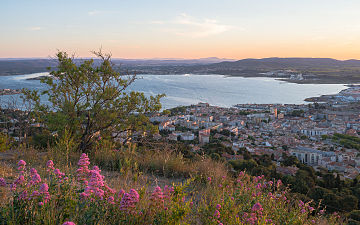 Sète and the Étang de Thau at dawn