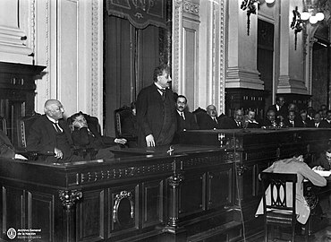 1925, detalle de Einstein en el estrado del Aula Magna.