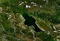 Satellitenbild von Étang Saumâtre mit dem ebenfalls sichtbaren, nordwestlich gelegenen Trou Caïman