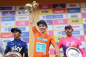 Foto del podio del Tour Colombia 2019.jpg