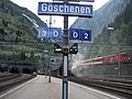 ゲシェネン駅へ下ってくる列車、スイス国鉄駅ホームより