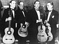 Carlos Gardel cu un trio de chitariști acompaniatori (1928-1930)