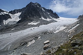 Le glacier d'Orny dominé par le Portalet avec au fond le col d'Orny d'où proviennent les glaces issues du glacier du Trient vus depuis la cabane d'Orny.