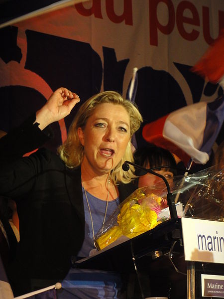 File:Hénin-Beaumont - Marine Le Pen au Parlement des Invisibles le dimanche 15 avril 2012 (M).JPG