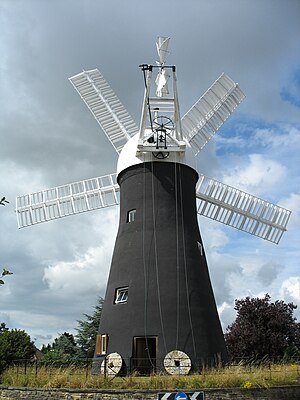 Die Holgatewindmühle mit neuem Anstrich und komplettem Flügelkreuz, Juli 2013