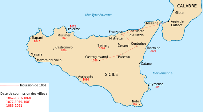 Les phases de l'invasion normande de la Sicile, un trait indique la progression de l'incursion de 1061, la date en rouge indique l'année de soumission de la ville