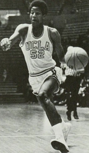 Jamaal Wilkes sur l'équipe de première année de l'UCLA.png