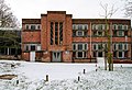 De art deco achtergevel aan de noordkant gezien vanuit de tuin