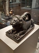 大英博物館のアビュドスのライオン型分銅の写真。