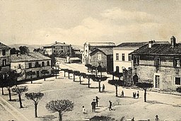 Piazza di Sant'Egidio med kyrkan Sant'Egidio Abate i Montevirginio. Fotografi från 1900-talets början.