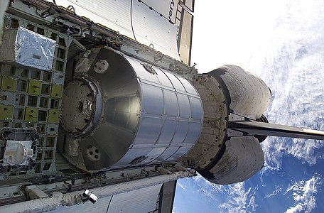 Leonardo au cours de son premier vol dans la soute cargo de la navette spatiale en 2001.