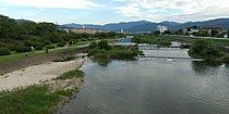 室見川（福重橋の上流側、左：早良区小田部及び室住団地、右：西区福重及び橋本）