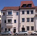 Wohnhaus in Ecklage und in halboffener Bebauung