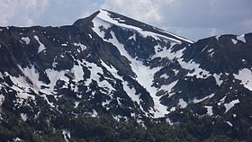 Le pic de Girantès (mont Ceint) depuis l'étang d'Arbu.