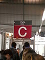 File d'attente devant la porte d'embarquement C de l'aéroport de Marseille-Provence