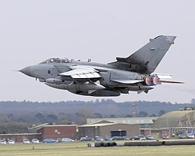 Un Tornado GR4 de la RAF décollant de la RAF Marham lors de l'opération Ellamy en Libye en 2011.