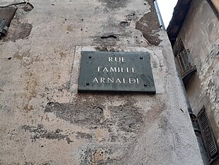 Rue famille Arnaldi, Cartée ën lengua fransesa