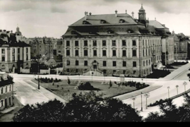 Justizpalast (Neubarock, 1905). Die linke Platz-Diagonale verlief entlang des Geldersheimer Wegs. Um 1910