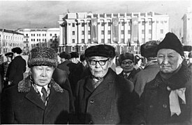 Батудаев И. А. с Хабаевым М. П. и Хайдуровым Л. Я. на демонстрации 7 ноября 1977 г. на Площади Советов