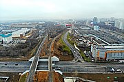 In the photo, the Paveletsky suburban railway line crosses the Southern Rocade from the top. A little to the right is the exit from the Rocade to Dorozhnaya Street.