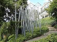 Jürg Altherr: Pavillon (Landeplatz für kleine bis mittelgrosse Engel) (1993) Stahl, verzinkt, 600 cm hoch. Park Villa Meier-Severini, Zollikon