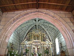 Gothic arch of the church of Santa María de Covelas.